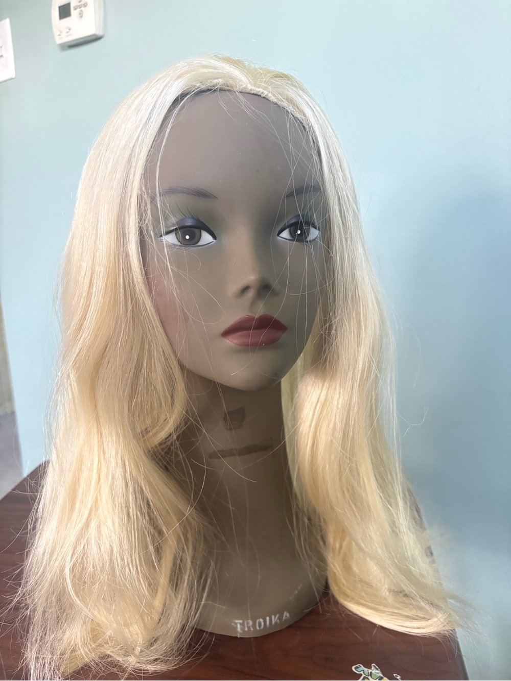 Long Straight Women's Synthetic Wig in Blonde - Sleek Everyday Style